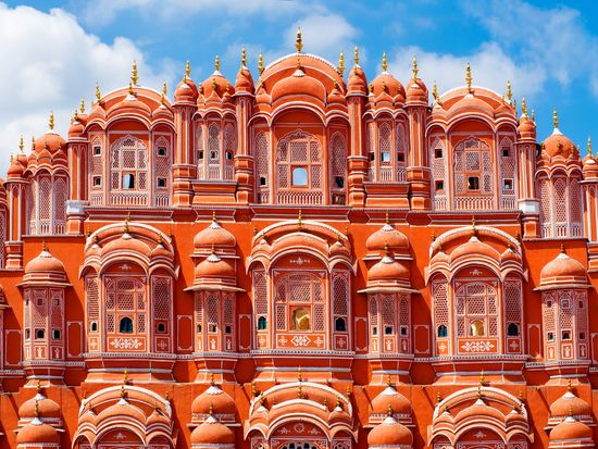 India_Jaipur_Hawa Mahal_shutterstock_173584238