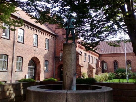 おすすめガイド ウィンザー庸子さんがご案内 アンデルセンの故郷オーデンセで、ゆかりの地を巡る1日ツアー＜貸切／コペンハーゲン発＞