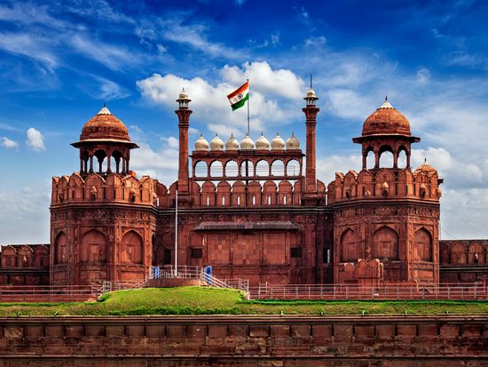India_New Delhi_Red Fort_AdobeStock_414635737