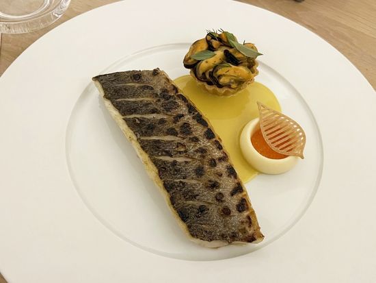 日替わり新鮮な魚のソテーとムール貝