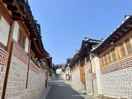 初めてのソウルにおすすめ！日本語ガイド貸切で巡るソウル市内半日観光ツアー 昌徳宮or景福宮＋北村韓屋村＋仁寺洞＋広蔵市場＜公共交通機関利用＞*1グループ料金