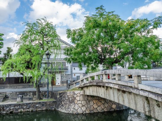 倉敷美観地区を巡るサイクリングツアー 英国製ブロンプトンで楽しむ倉敷の歴史と街並み 地元カフェの1ドリンク付き＜2時間／午前 or 午後／倉敷駅発＞