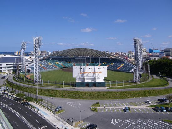 2048px-Okinawa_Cellular_Stadium_Naha_01