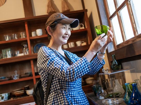 倉敷美観地区を巡るサイクリングツアー 英国製ブロンプトンで楽しむ倉敷の歴史と街並み 地元カフェの1ドリンク付き＜2時間／午前 or 午後／倉敷駅発＞