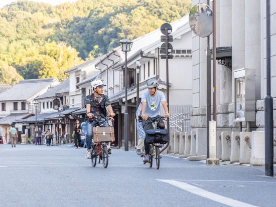 倉敷サイクリングツアー  英国製ブロンプトンで行く倉敷の歴史と文化に触れる旅 地元カフェの1ドリンク付き＜3.5時間／午前 or 午後／茶屋町駅発＞