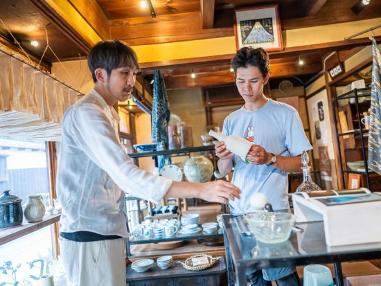 倉敷サイクリングツアー  英国製ブロンプトンで行く倉敷の歴史と文化に触れる旅 地元カフェの1ドリンク付き＜3.5時間／午前 or 午後／茶屋町駅発＞