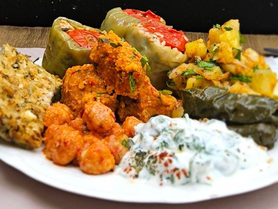 トルコのガウディ「天才建築家 シナン」が手掛けた4つのモスクをめぐる！イスタンブール 1日観光ツアー＜貸切／日本語ガイド／昼食付＞