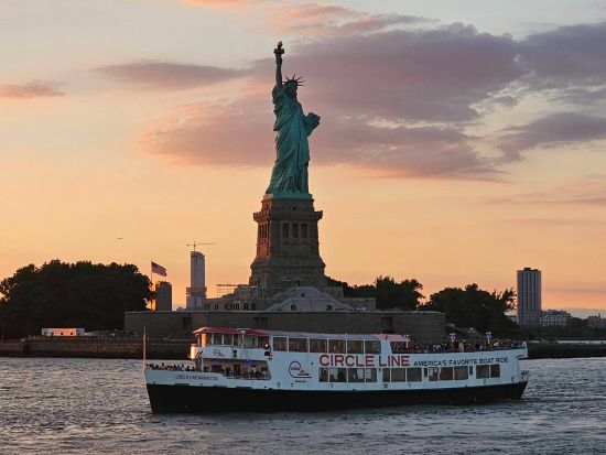 ニューヨーク遊覧サンセット＆ナイトクルーズ　ロウアーマンハッタンをゆったり観賞　ミッドタウンウェスト ピア83集合・解散 ＜2時間＞*当日予約OK
