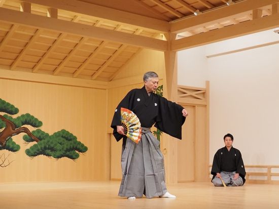 日本文化ホンモノ体験！世界最古の舞台芸術「能」 すり足＆能面付け体験あり＜日本語・英語対応可／西宮能楽堂＞