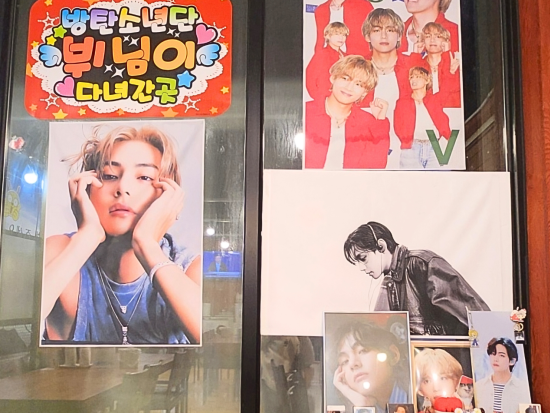 人気K-POPグループの聖地を巡るツアー！香湖海岸バス停＋日迎駅　メンバーも訪れた食堂でのランチ付き♪＜1日／明洞または東大門発／HYBE解散＞ 