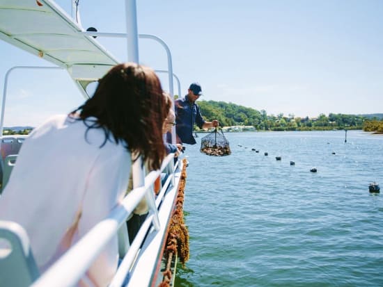 ブロークンベイ パールファーム（BROKEN BAY PEARL FARM）半日ツアー　真珠養殖場で珠出しやリバークルーズ、牡蠣の試食などを満喫！＜シドニー＞