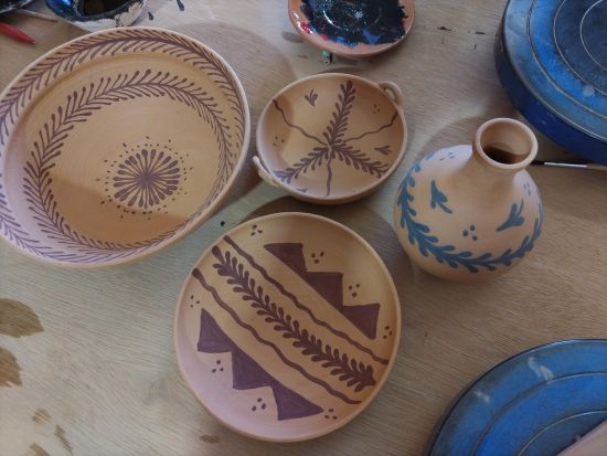 ペトラ陶芸協会のワークショップ　ナバテア陶器デザインの絵付け体験＋ティータイム＜午前または午後／英語ガイド／ペトラ発＞【地域コミュニティ支援企画】