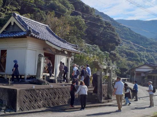 上五島 カクレキリシタンの歴史を巡るウォーキングツアー　桐教会やキリシタン神社「山神神社」へご案内　＜プチギフト付き／1時間半／新上五島町＞ by 深浦工房