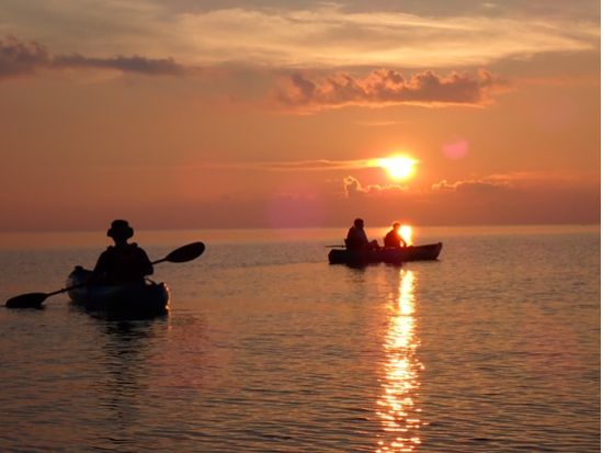 貸切サンセットカヤックツアー 石垣島の海を水上散歩 オレンジ色に染まる海を眺めながら特別体験＜2時間／写真データ無料／石垣島＞
