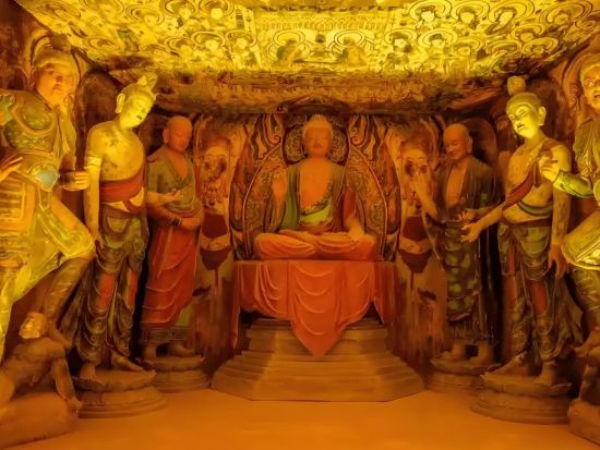 【敦煌満喫おすすめ1日ツアー】莫高窟＋敦煌博物館＋鳴沙山・月牙泉・駱駝体験＋沙州市場＋郷土料理＜専用車／昼食付／専属日本語ガイド＞