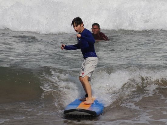 サーフィンレッスン（初心者向け）　クタビーチでプライベートレッスン＜現地集合／英語インストラクター＞