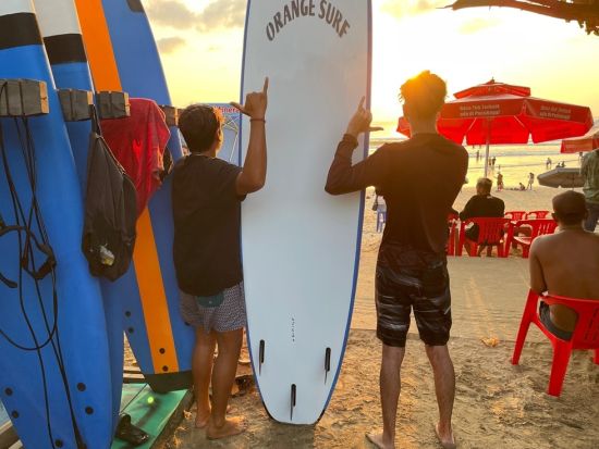 サーフィンレッスン（初心者向け）　クタビーチでプライベートレッスン＜現地集合／英語インストラクター＞