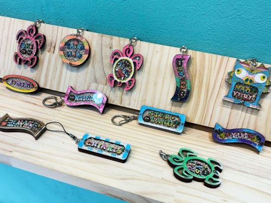 海を感じるキーホルダーづくり 星砂や貝を取り入れたオリジナルキーホルダー　沖縄の思い出作りにおすすめな体験！＜30分／那覇市＞