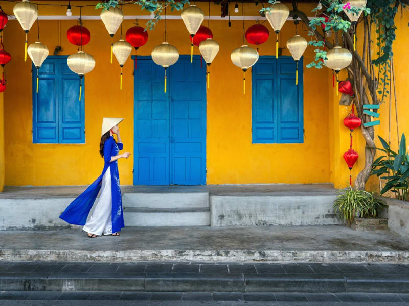 Vietnam_Hoi An_Woman_pixta_108734881_M