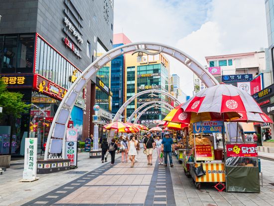 South Korea_Busan_BIFF Square_pixta_107006521_M