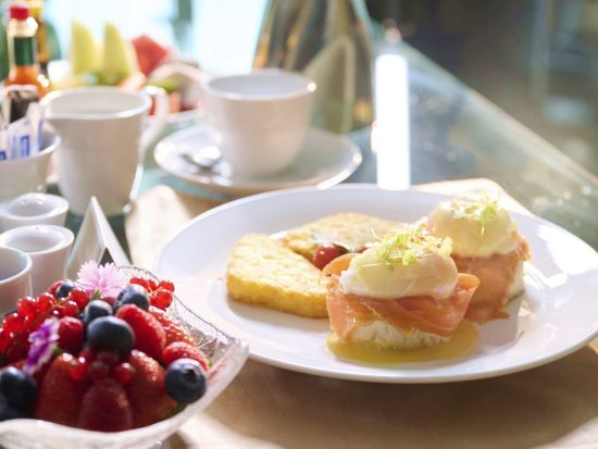 【早朝到着の方向け】ドンムアン空港orスワンナプーム空港お迎え+5つ星サイアムケンピンスキーでの朝食ビュッフェ＜貸切送迎車＞ by JTB