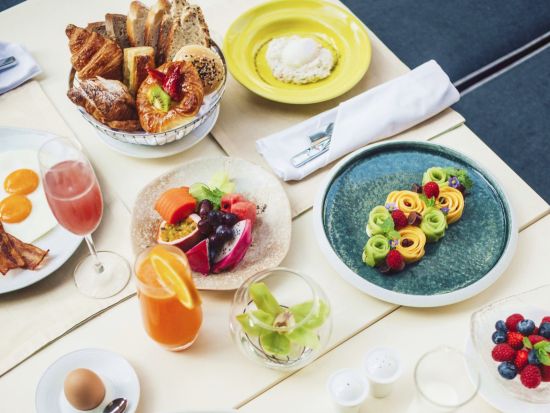 【早朝到着の方向け】ドンムアン空港orスワンナプーム空港お迎え+5つ星サイアムケンピンスキーでの朝食ビュッフェ＜貸切送迎車＞ by JTB