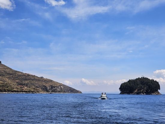 チチカカ湖＋太陽の島2泊3日ツアー＜英語ガイド／宿泊付／プーノ発着＞