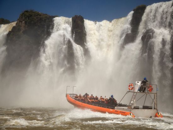 Argentina_Iguazu Falls_shutterstock_1039311478