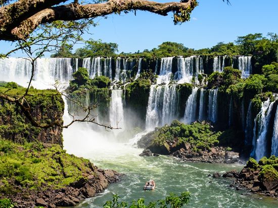 Argentina_Iguazu-Falls_shutterstock_380259265