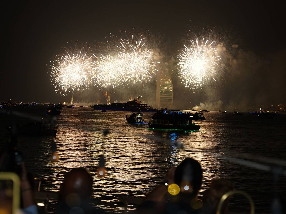 完売御礼】2026年カウントダウンディナークルーズ ダウ船からドバイ