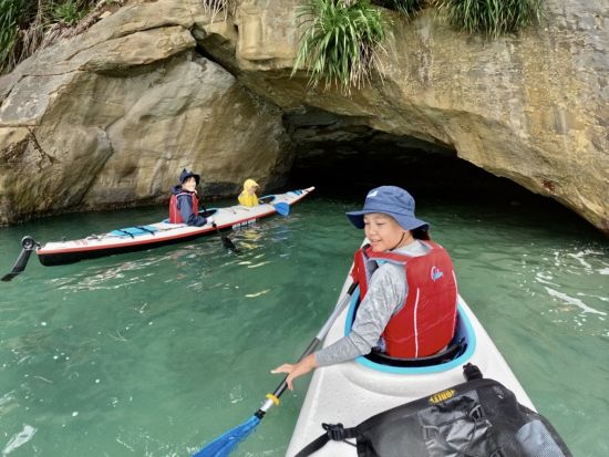 【貸切】西表島半日シーカヤック シーカヤック&洞窟探検！穴場ビーチでシュノーケリングも可＜半日／1～7名／送迎可／写真プレゼント＞