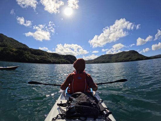 【貸切】西表島半日シーカヤック シーカヤック&洞窟探検！穴場ビーチでシュノーケリングも可＜半日／1～7名／送迎可／写真プレゼント＞