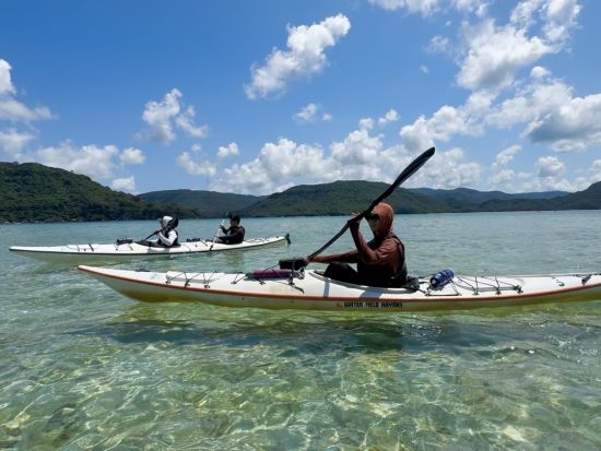 【貸切】西表島半日シーカヤック シーカヤック&洞窟探検！穴場ビーチでシュノーケリングも可＜半日／1～7名／送迎可／写真プレゼント＞