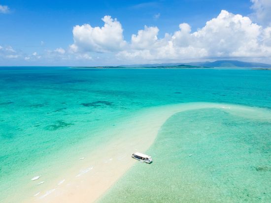 幻の島上陸＆美ら海シュノーケリング 半日で楽しむ海の冒険！ご家族連れにもオススメプラン◎＜約3時間／小浜島発着＞