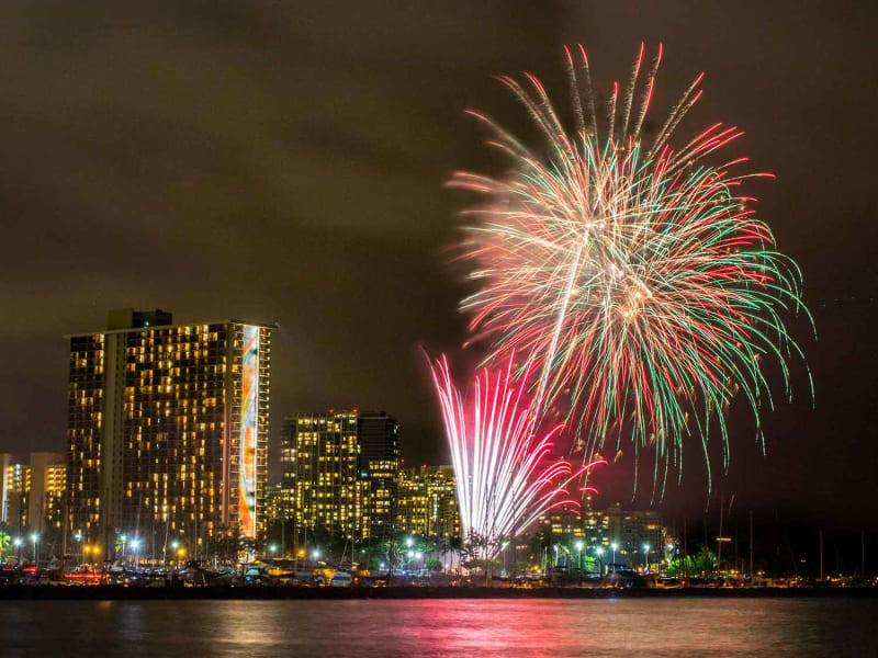 Hawaii_Oahu_Fireworks_01