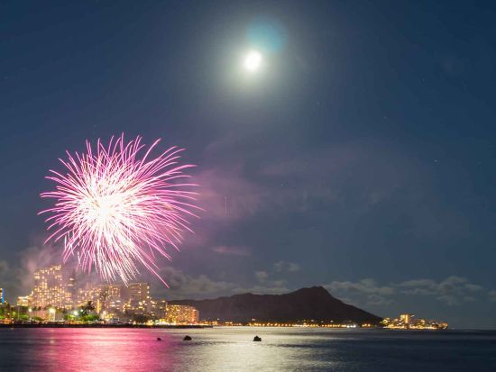 花火鑑賞クルーズ　ロカヒ号　遮るもののない海の上から花火を鑑賞！ソフトドリンク付き＜金曜日限定／ケワロ湾発＞