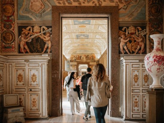 【優先入場】バチカン美術館＆システィーナ礼拝堂見学ツアー＜約3時間／英語ガイド／ローマ発＞