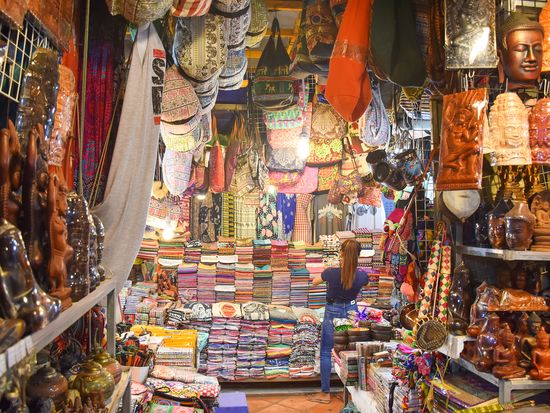 Cambodia_Siem Reap_Old Market_AdobeStock_197602105