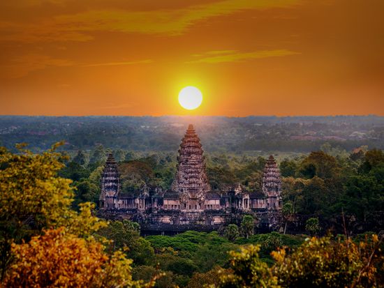 Reap_Angkor Wat_Sunset_shutterstock_583609279