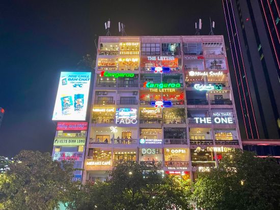 ホーチミン ナイトツアー　徒歩で夜のホーチミンを満喫！バインミーの夕食付き＜日本語ガイド＞