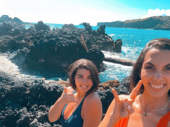 マウイ島観光ツアー　ロード・トゥ・ハナの絶景スポットを巡る！熱帯雨林に囲まれた滝や黒砂ビーチでの水遊びも＜1日／英語ガイド／昼食付＞