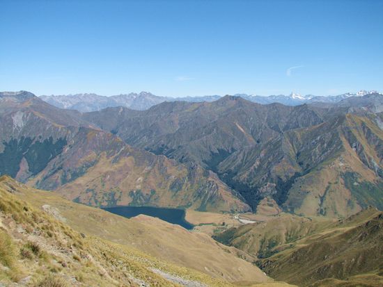 稜線の反対には延々と続く山波み