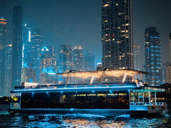 大観覧車アイン・ドバイとドバイマリーナの夜景をめぐる1時間ナイトクルージング＜18:30または21:00発／ドバイ発／当日予約可＞