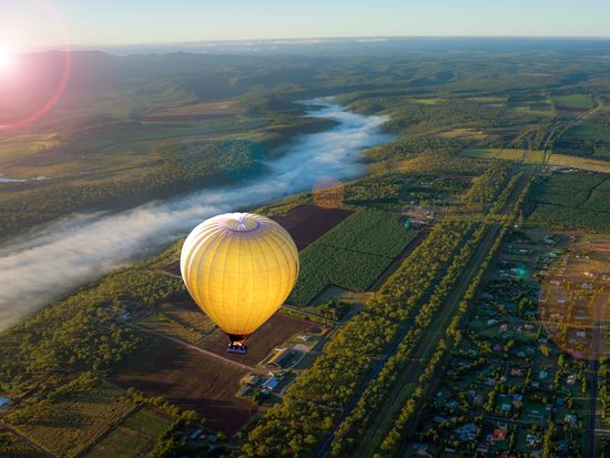 Hot_air_balloon_cairns_Looking_down_on-balloon_port douglas tnq-6
