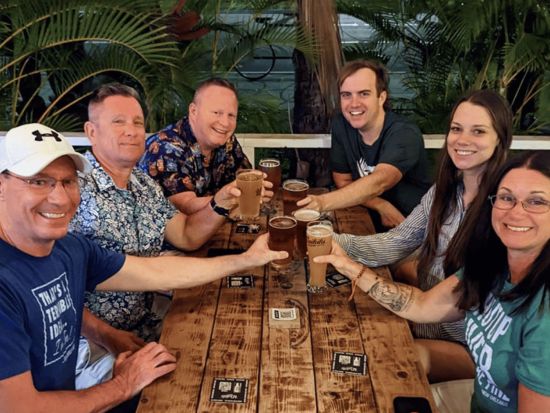 バー巡りツアー　ワイキキで人気のバー3～4ヵ所を巡る、パブクロールを楽しもう！＜約2時間／英語ガイド／ワイキキ発＞