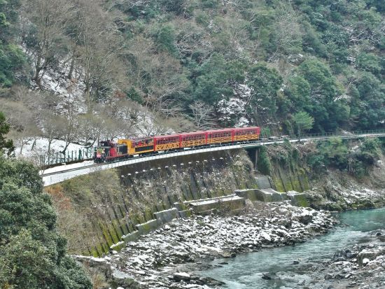 京都嵐山＆三千院日帰りツアー 京都の定番観光スポットへご案内＜大阪発着／日本語・中国語or英語＞