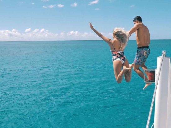 カップルクルーズ　 ヒリラニ号　カップル限定のロマンチックなクルーズ　最大3組までの少人数制！＜2時間／午後／ワイキキ発＞