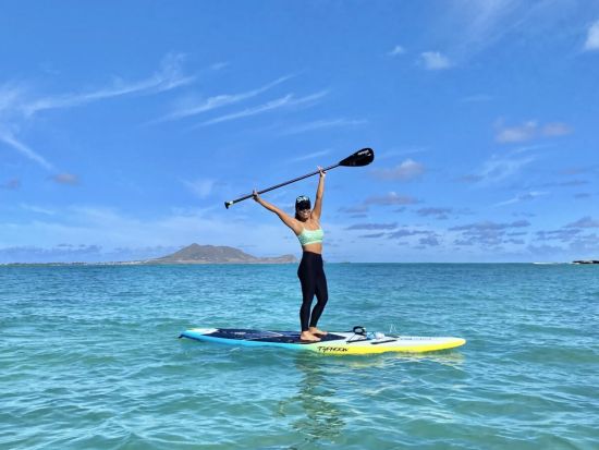 アラモアナビーチ　SUP(スタンドアップパドル)　ウミガメに会える確率80%のSUP体験＜日本語インストラクター＞by カパリリハワイ