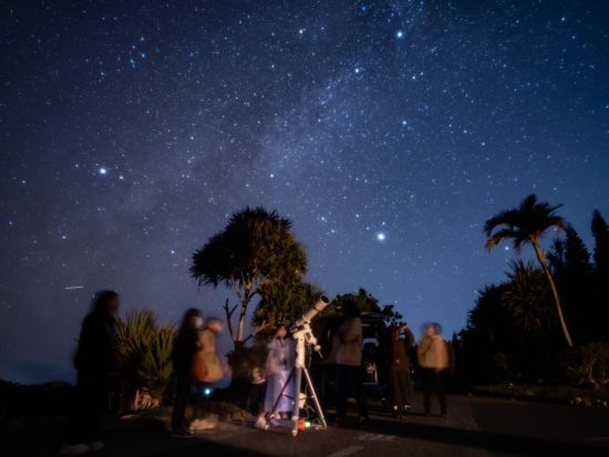星空観測orお月見ツアー 都会では気づきにくい星空とお月さまの魅力を存分に楽しむ 宮古島の夜の美しさに出会える特別な時間＜1時間半／宮古島＞