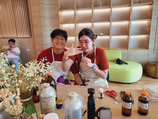 伝統のヤードム＆ディフューザー作り体験　バンコクで自分だけの香りを作ろう＜英語スタッフ＞